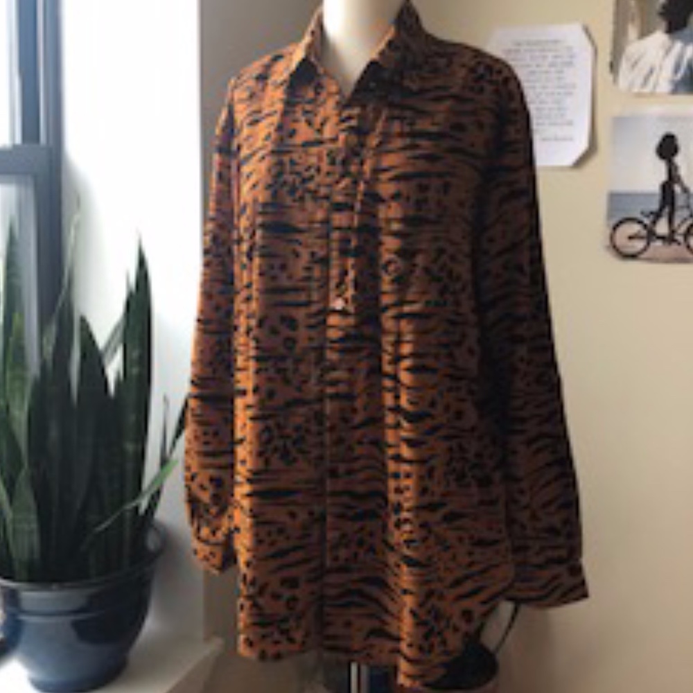 ANIMAL PRINT BUTTON UP